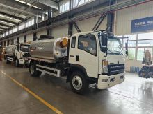 XCMG Official Asphalt sprayer XLS705A road maintenance price